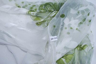 杭州藍(lán)美卡絲巾 廠家直銷，高貴新穎，現(xiàn)貨熱銷中